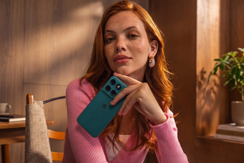Motorola vuelve al ataque de la gama media con celulares coloridos y resistentes: moto g77 y g67 en México