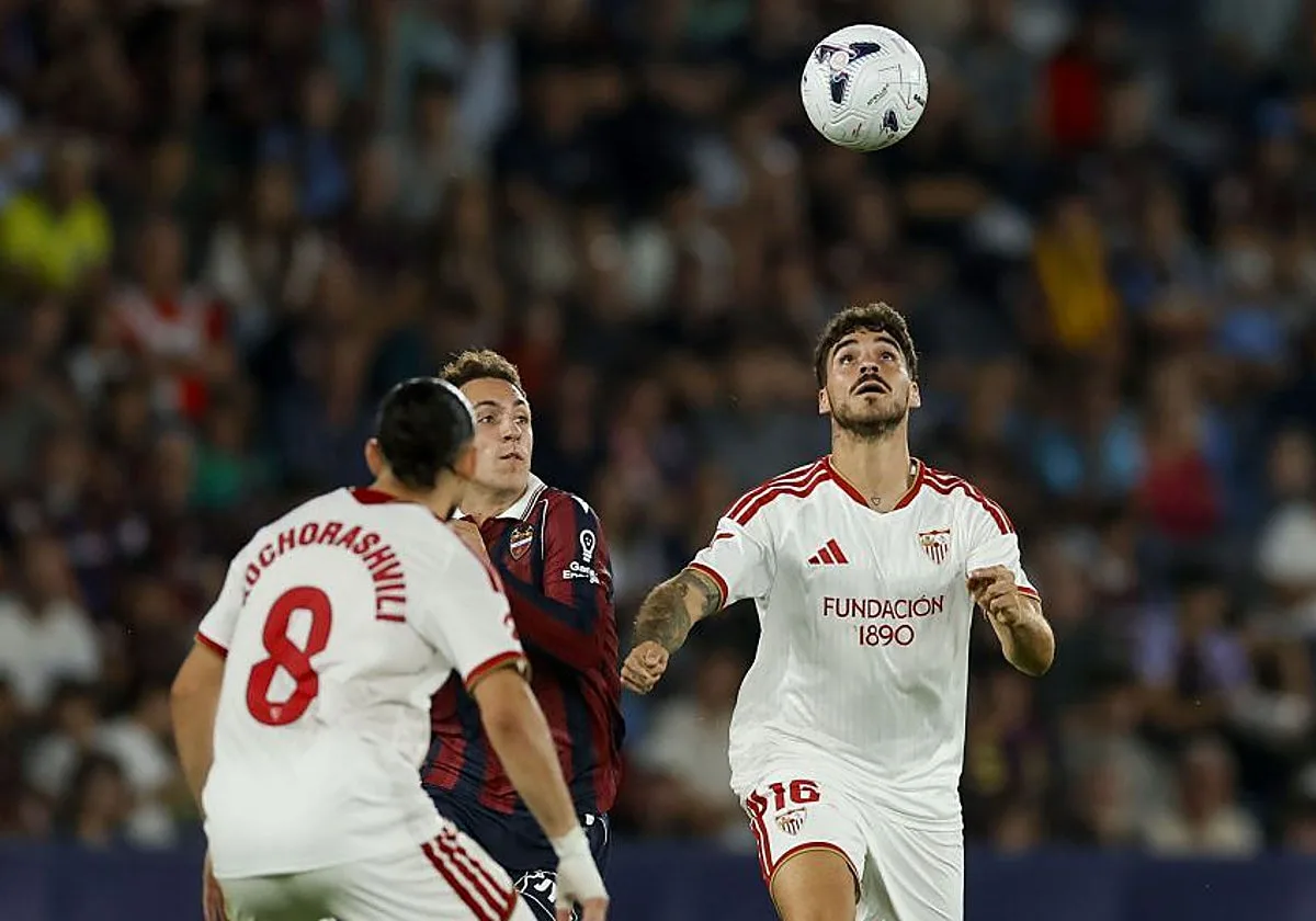El acta de la polémica expulsión de Isaac Romero tras marcar en el Levante UD - Sevilla FC: «El árbitro ha decidido castigarnos»