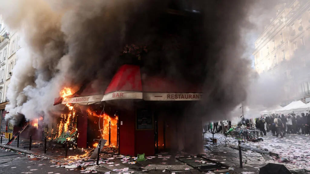 Mobilisation massive en France contre la vie chère suivie de scènes de chaos