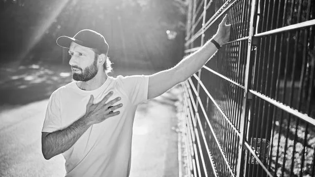 Unser Personal Trainer: Das Stretching am Zaun