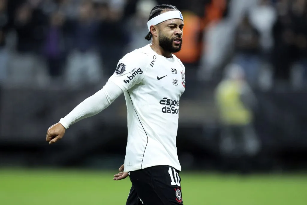 Memphis joga contra o Estudiantes? Conmebol anuncia decisão sobre o atacante