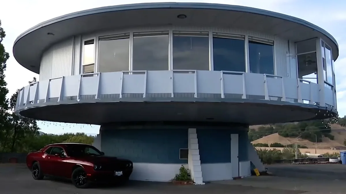 Es dreht sich mit der Sonne - Verrücktes UFO-Haus in Kalifornien zu verkaufen