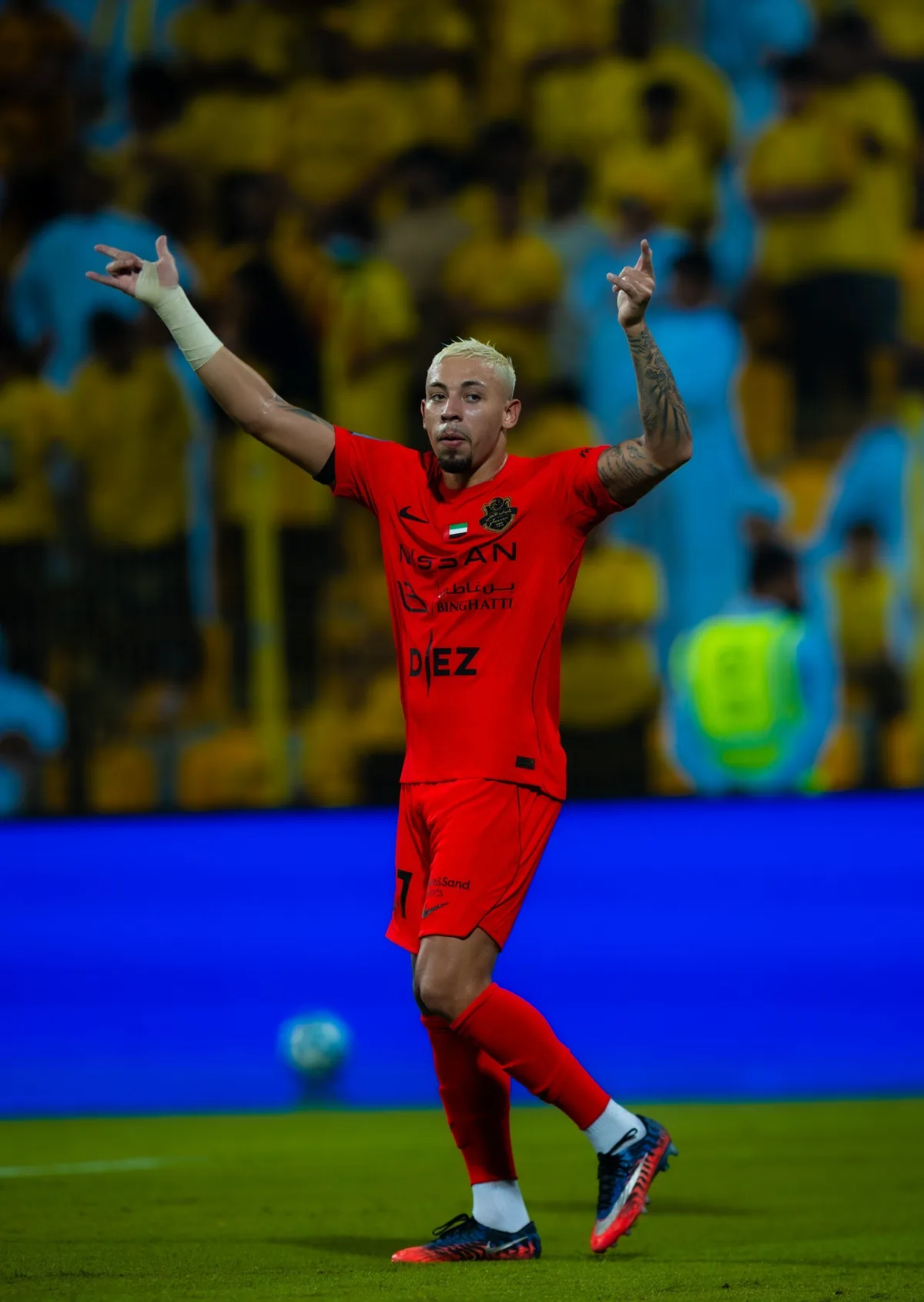 Ex-Flamengo, atacante Guilherme Bala decide clássico e celebra vitória do Shabab Al Ahli
