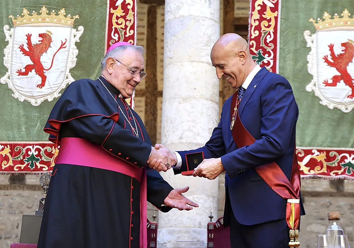 La Diócesis de León ve en la Medalla de Oro de la Ciudad «un estímulo» para «continuar sirviendo»