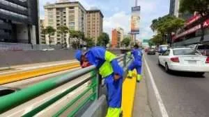 Alcaldía de Caracas despliega jornada de saneamiento en la avenida Libertador