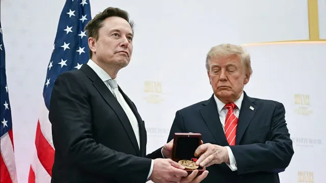 Trump condecora Musk com medalha científica e chama-lhe "tesouro nacional"