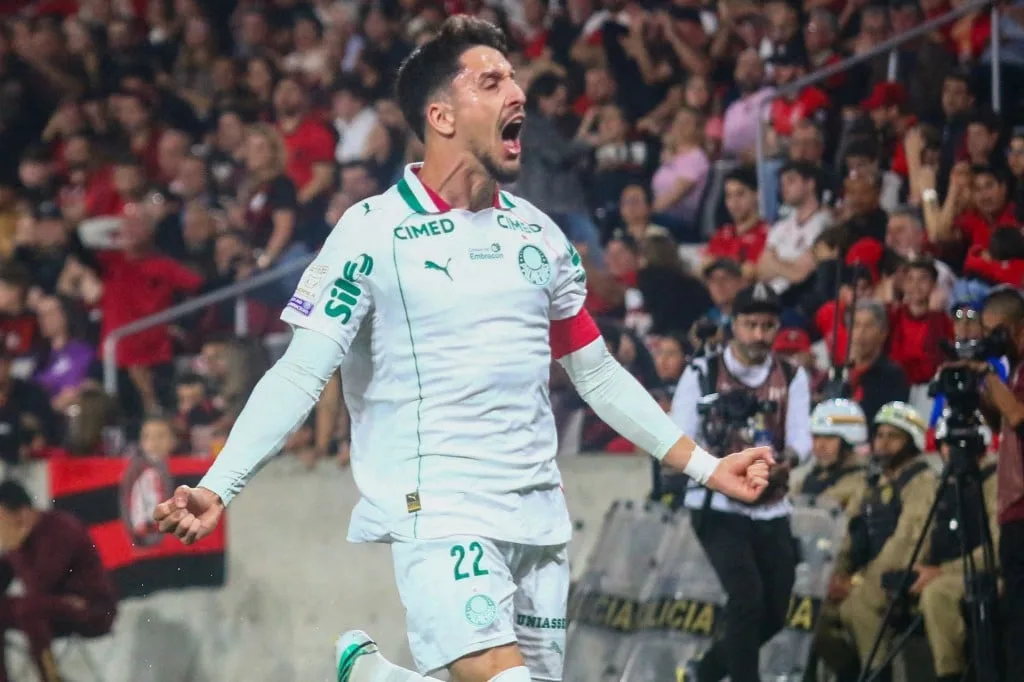 Palmeiras diz alô ao título, São Paulo dá adeus ao rebaixamento