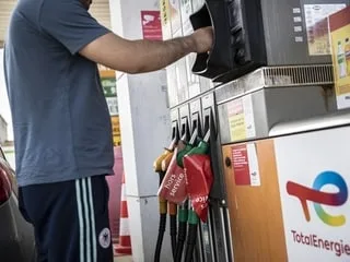 Hausse des prix du carburant : sur 1,4 milliard d’euros d’aides, 800 millions ont été réclamés, selon le gouvernement