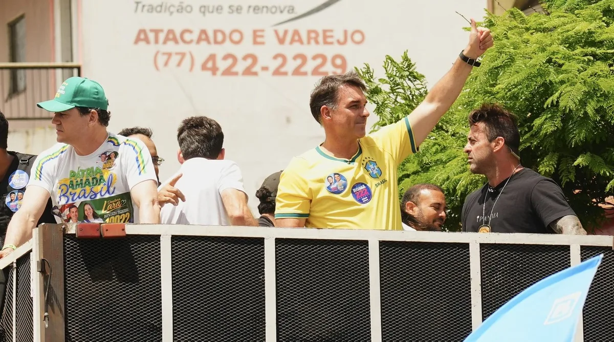 Campanha de Flávio paga R$ 500 mil a empresa de R$ 6 mil de capital por “planejamento estratégico”