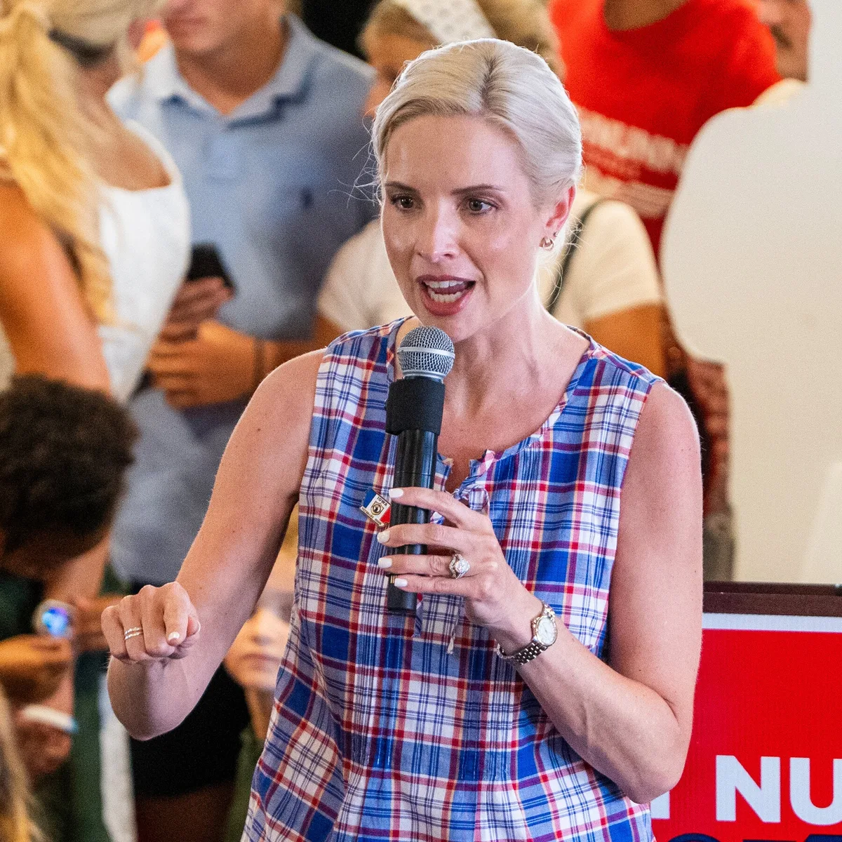 Ashley Hinson, a Republican ‘Minivan-Driving Mom,’ Steers Away From Trump in Midterm Elections