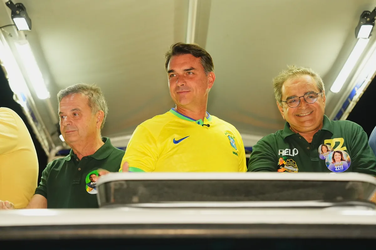 Flávio viajou no mesmo jato de Vorcaro usado por Moraes?