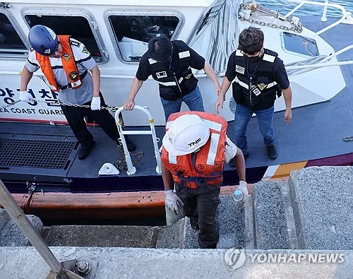 부산 예인선 생존 인니 선원 "요리하다 뛰쳐나와 탈출…몸 떨려"