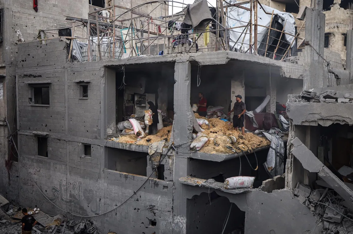 Muere un palestino y decenas resultan heridos en un bombardeo de Israel contra el norte de Gaza