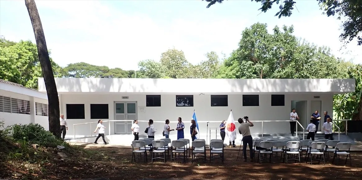 Embajada de Japón apoya la construcción de una unidad renal en el oriente salvadoreño