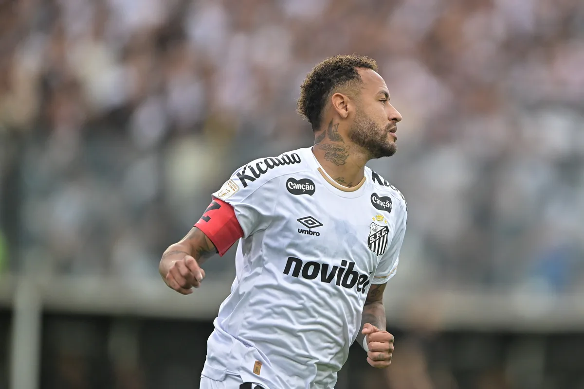 Nova regra: entenda por que Neymar teve que deixar Vasco x Santos por um minuto