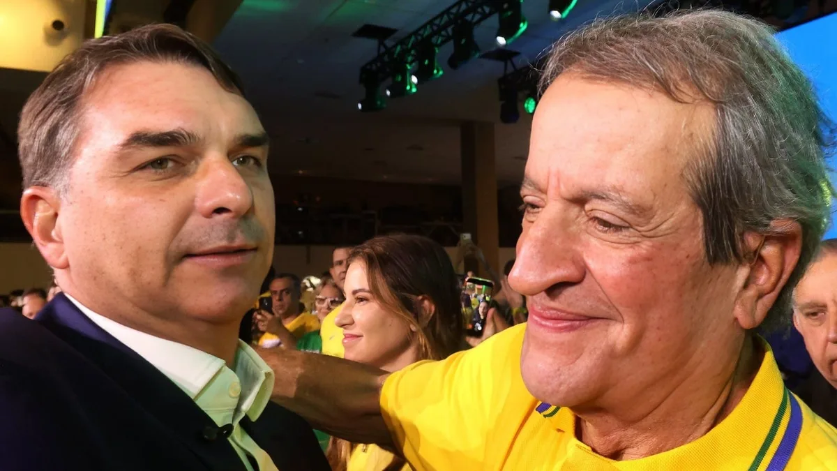 PL, de Flávio Bolsonaro, incorporou R$ 114 milhões com manobra ilegal