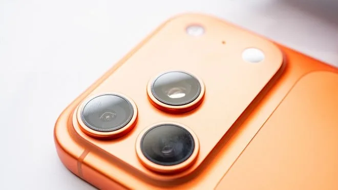Apple "erra" ao repostar vídeos no YouTube: falha amadora ou jogada para o iPhone 18?