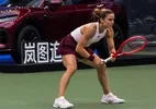 Sakkari derruba Kostyuk e se torna a primeira nas oitavas de Wuhan