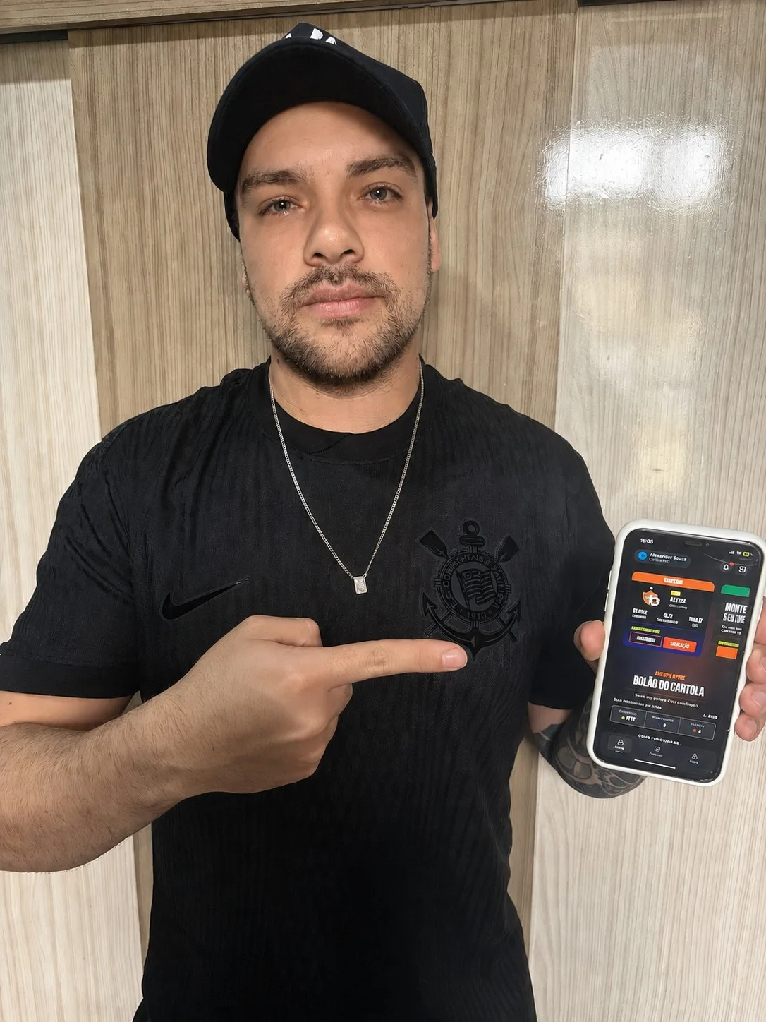 Corintiano fatura R$ 4 mil na Liga Premiada do Cartola PRO em julho e avisa: "Não pode ter soberba"