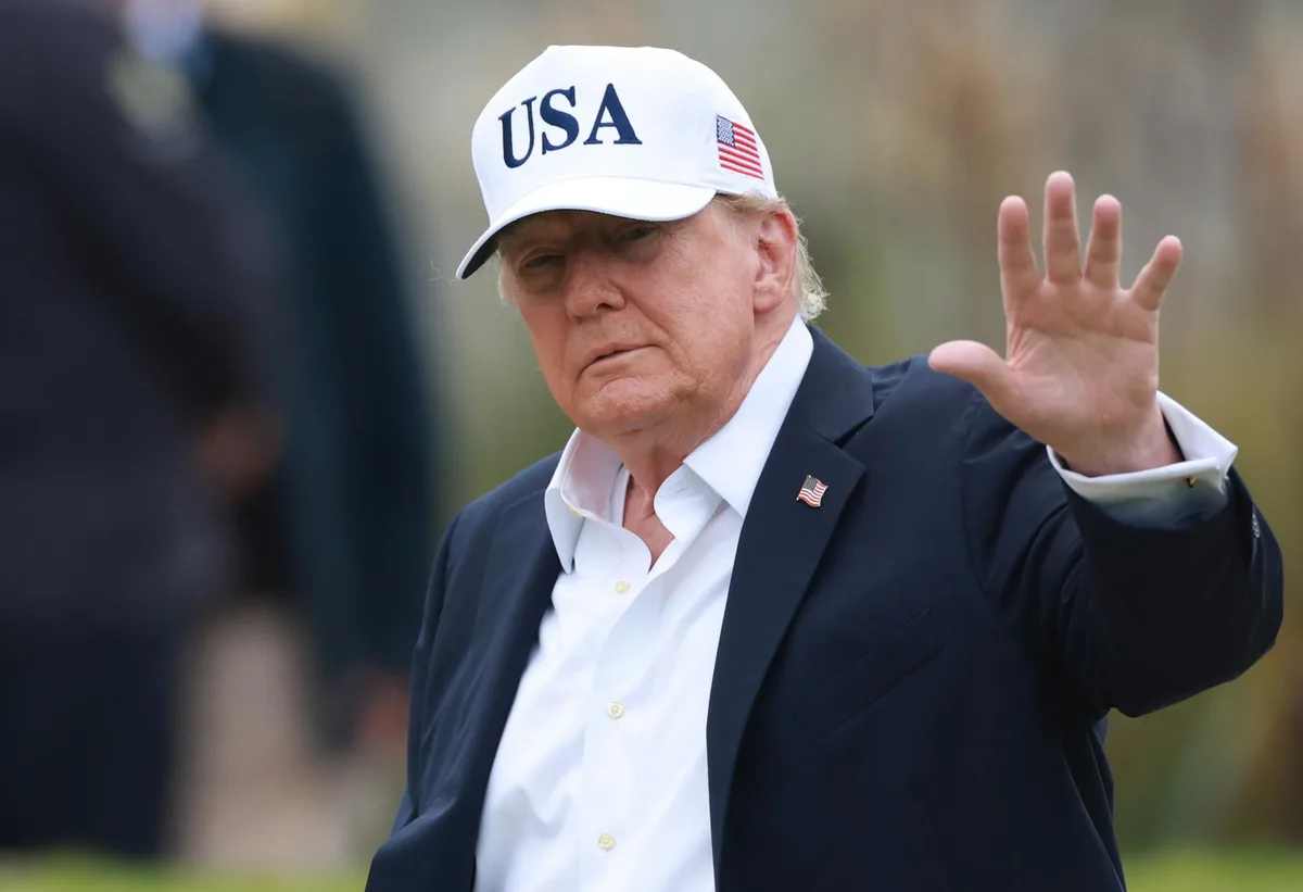 Trump alerta que "fuerzas negativas" desean regular la IA, pero "no sucederá"