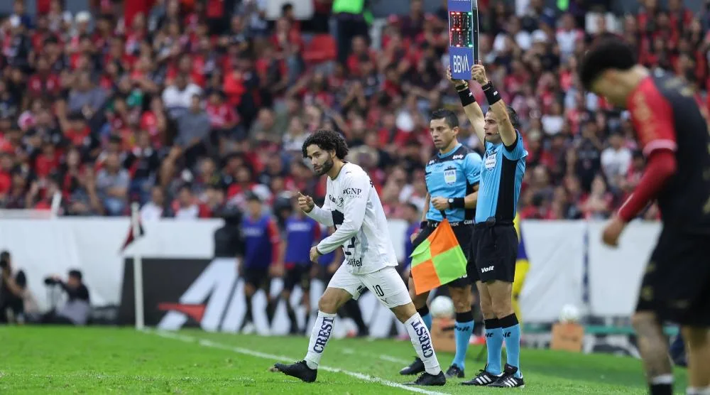 ¡Está de vuelta! El 'Chino' Huerta ha hecho su debut con los Pumas
