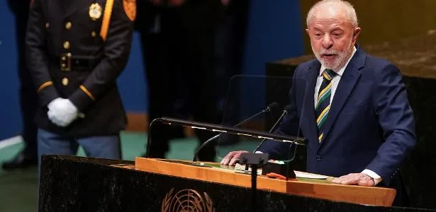 Lula parte para NY mirando recados aos EUA para atingir o eleitor no Brasil