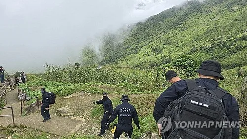 [속보] 한국구호대 "네팔군이 헬기 2대 제공"…수색 시도했으나 실패
