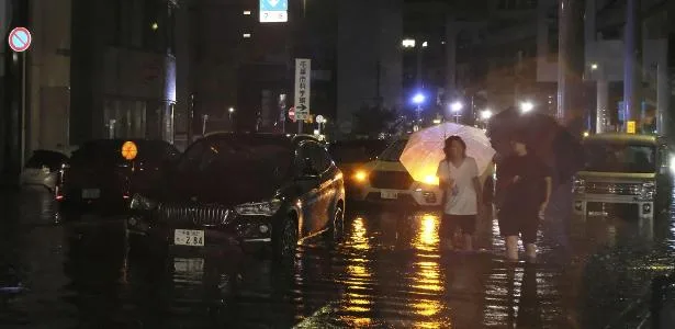 Chuva recorde deixa morto e paralisa cidades perto de Tóquio
