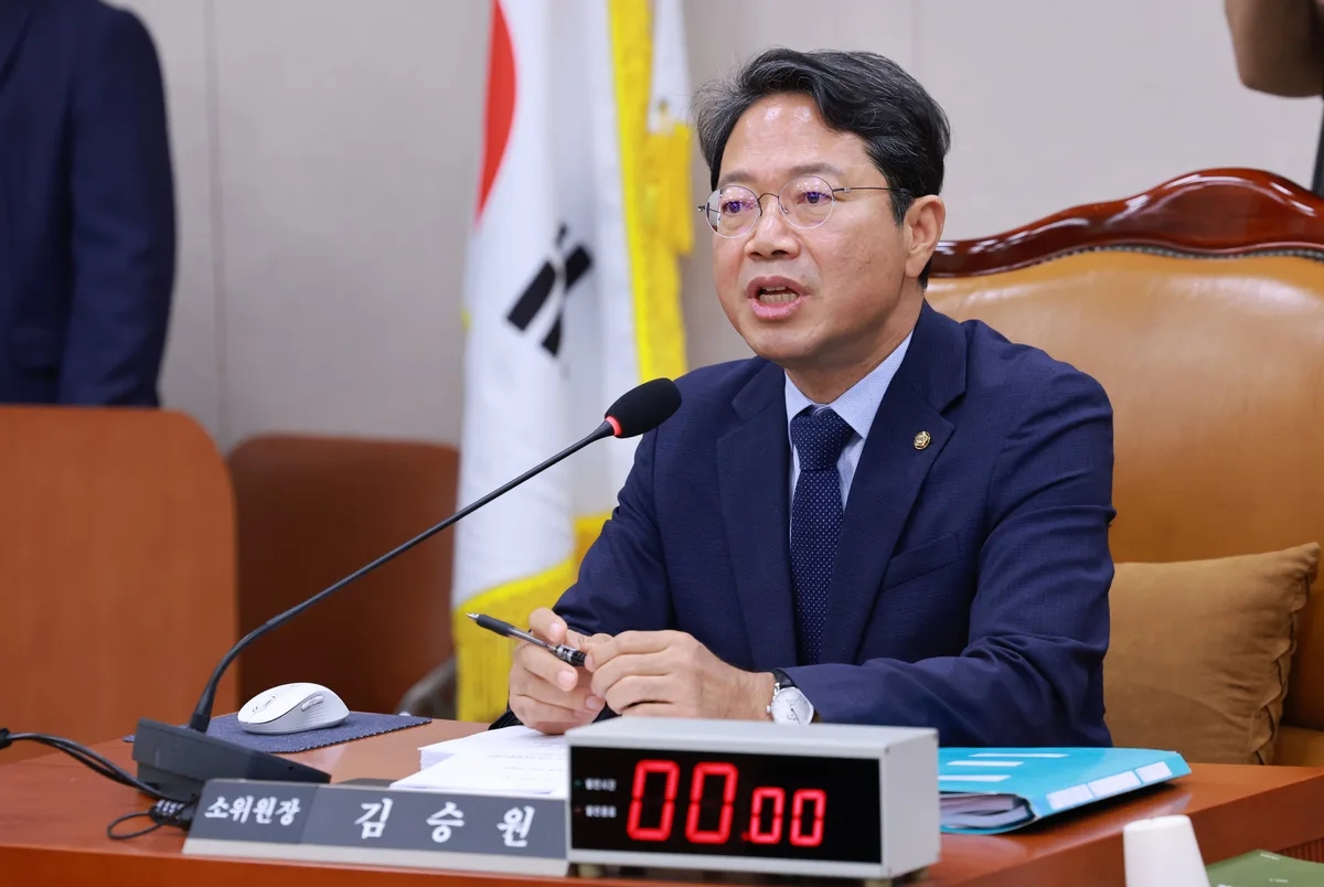 법사소위 진행한 법무장관 후보… 野 “이해 충돌” 반발
