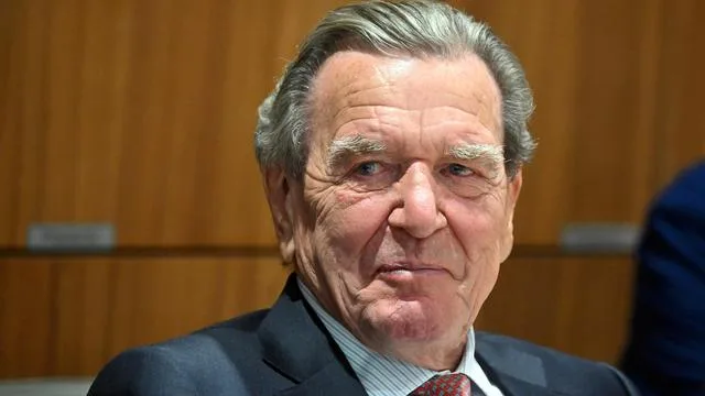 Besuch bei Putin: SPD-Politiker fordern Parteiausschluss von Gerhard Schröder