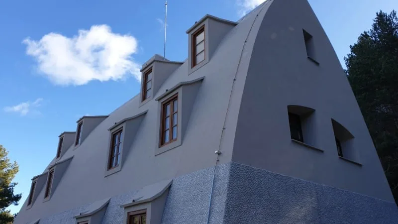 El chalet de Gaudí que ya se puede visitar por dentro: fue construido como alojamiento para los trabajadores de una mina de carbón