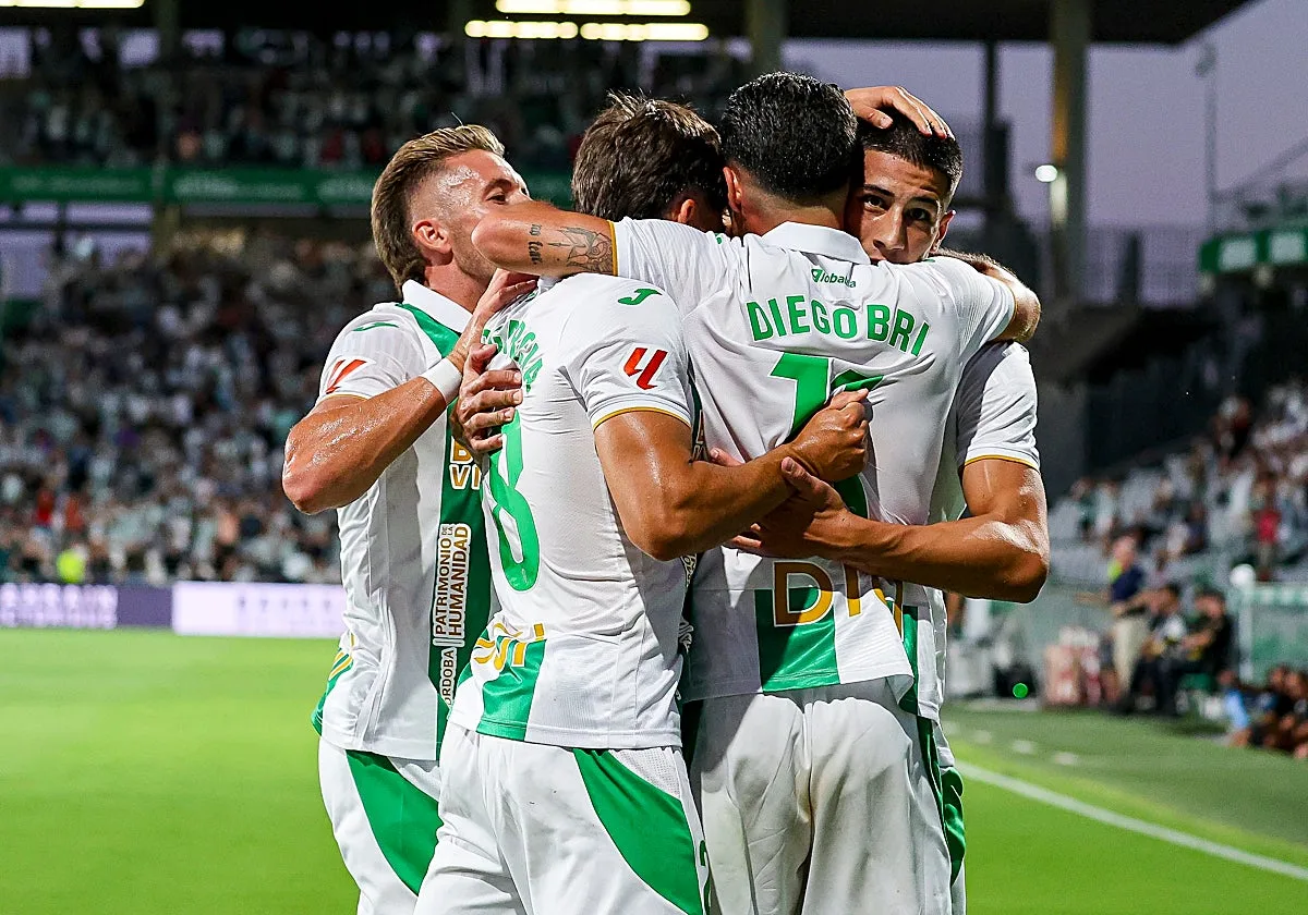 El Córdoba CF rompe una década sin ganar su estreno en El Arcángel en Segunda para empezar a reconstruir su fortín