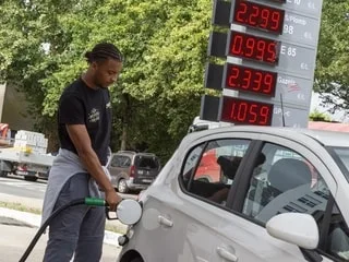 Aides grands rouleurs, pêcheurs, soignants… Ce qu’il faut retenir de la réponse du gouvernement aux prix du carburant