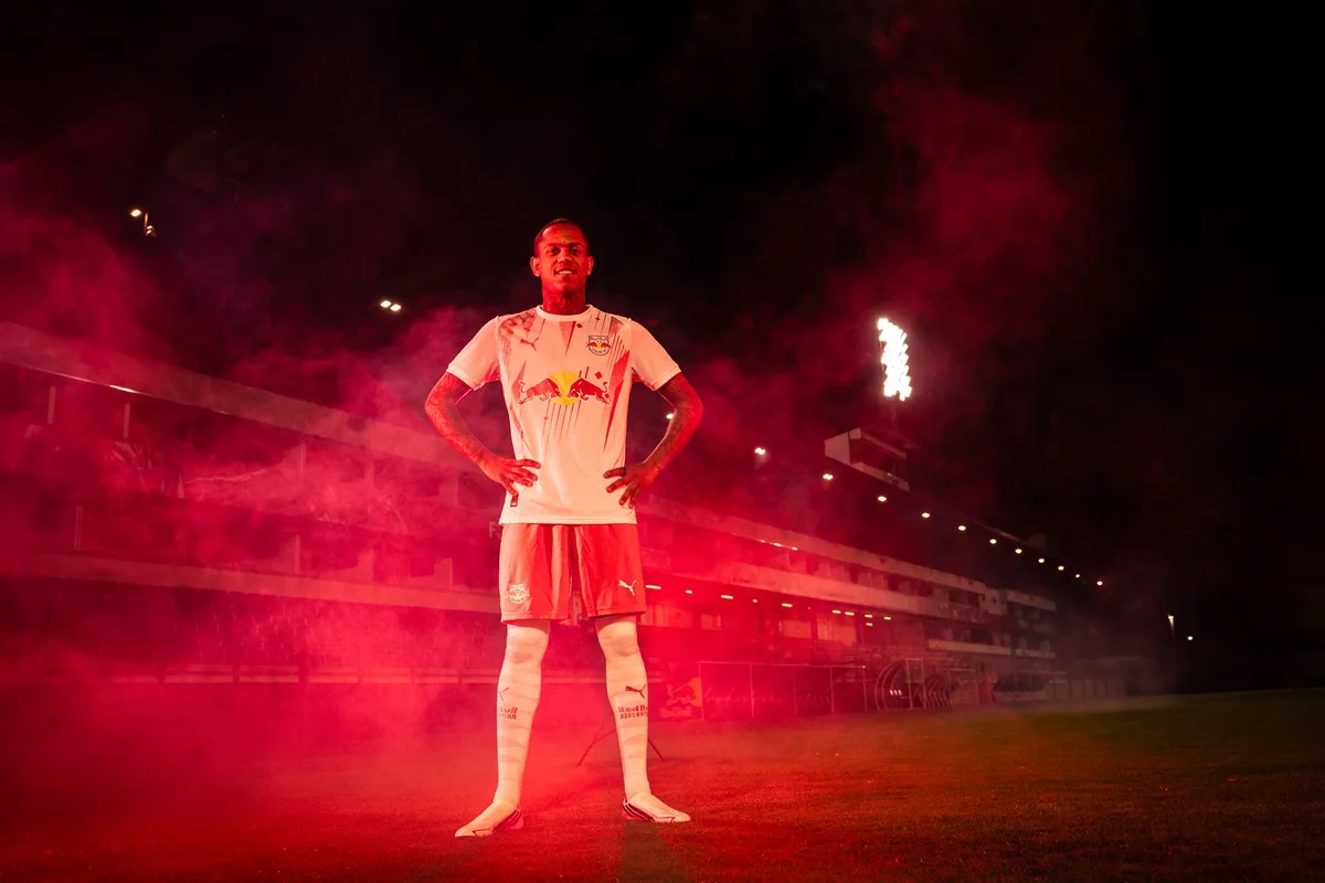 Vindo do Flamengo, Wallace Yan é anunciado pelo Red Bull Bragantino