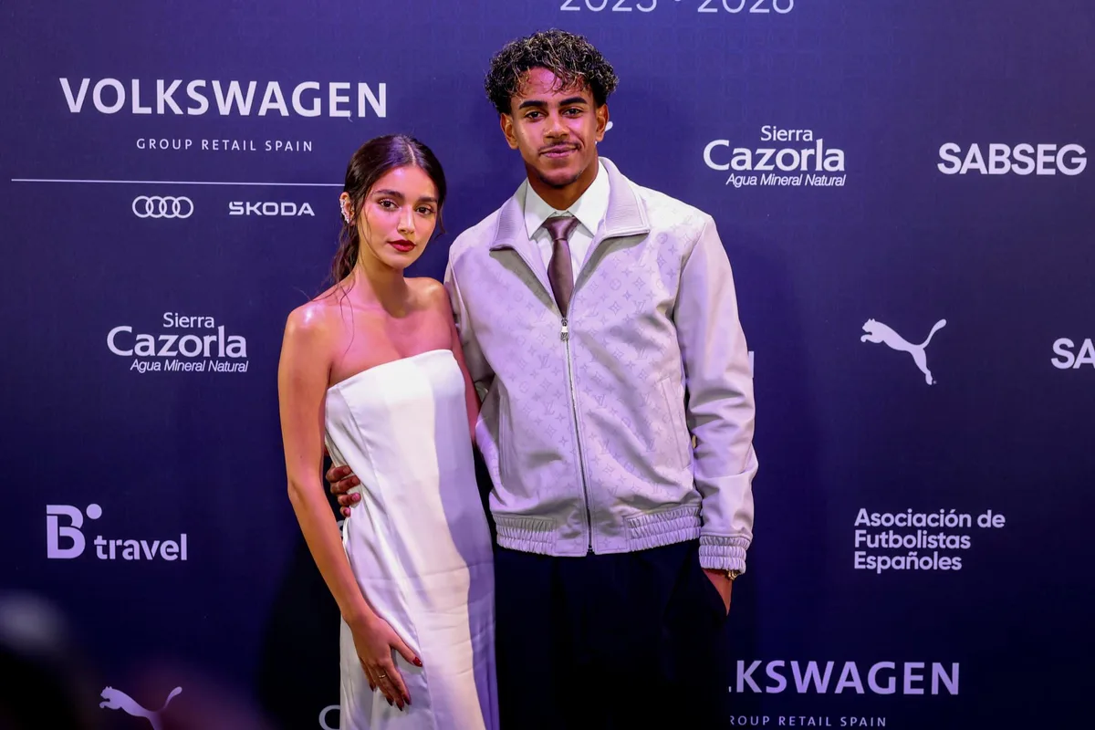 Lamine Yamal, con Inés García, y Morata, junto a Alice Campello: las parejas que protagonizaron la gala de los Premios AFE