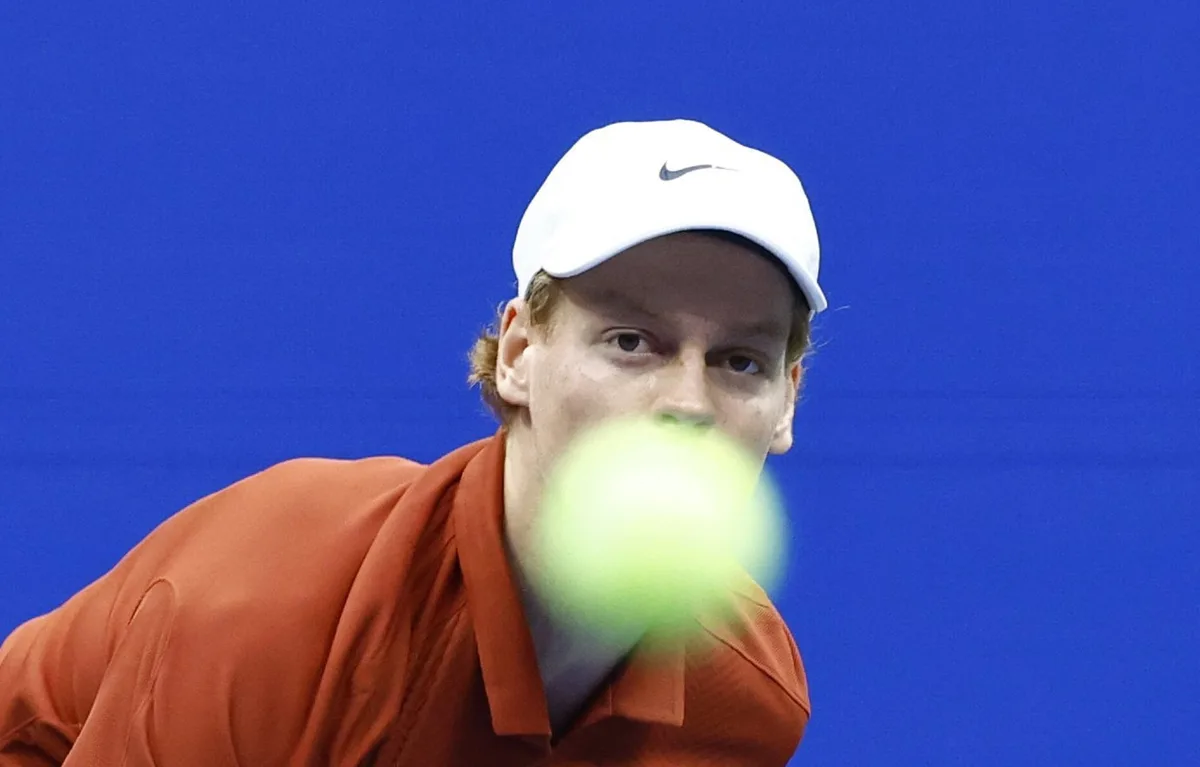 Jannik Sinner se bajó del US Open al no recuperarse de una lesión de rodilla derecha