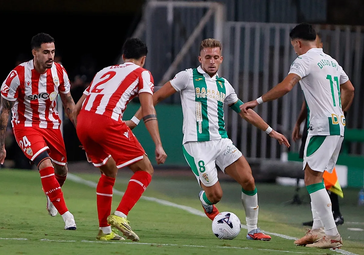 Isma Ruiz cierra filas con Iván Ania ante las dudas que genera el Córdoba CF: «Confiamos plenamente en él y eso no va a cambiar nunca»