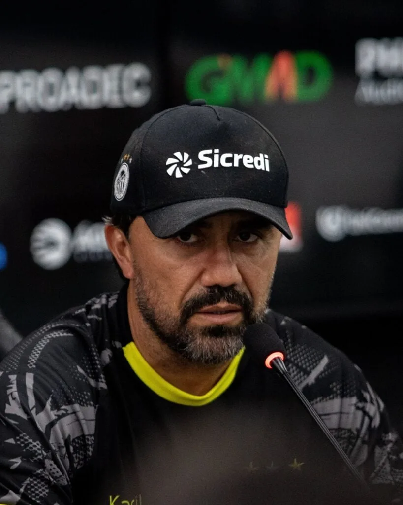 Operário demite técnico campeão em 2026 e traz Alberto, ex-Athletico