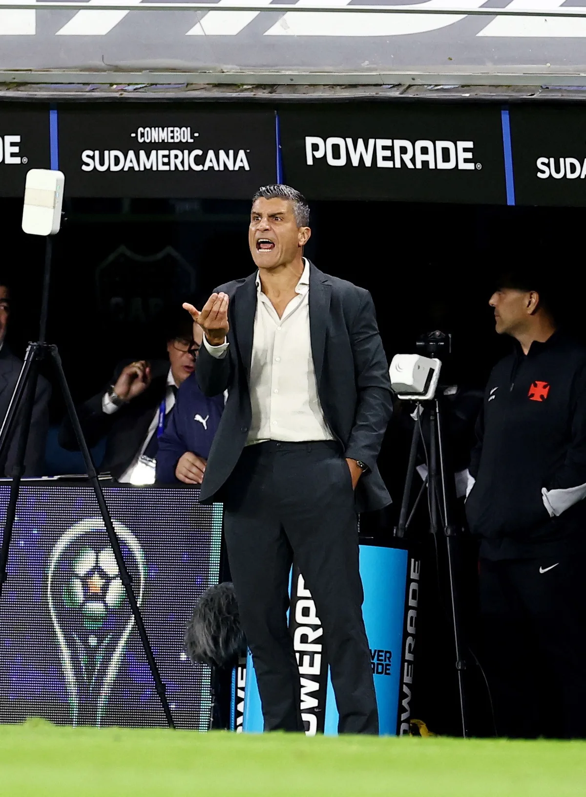 Pedro Emanuel valoriza postura do Vasco e sonha com título da Sul-Americana: "Acreditamos que pode ser nosso troféu"