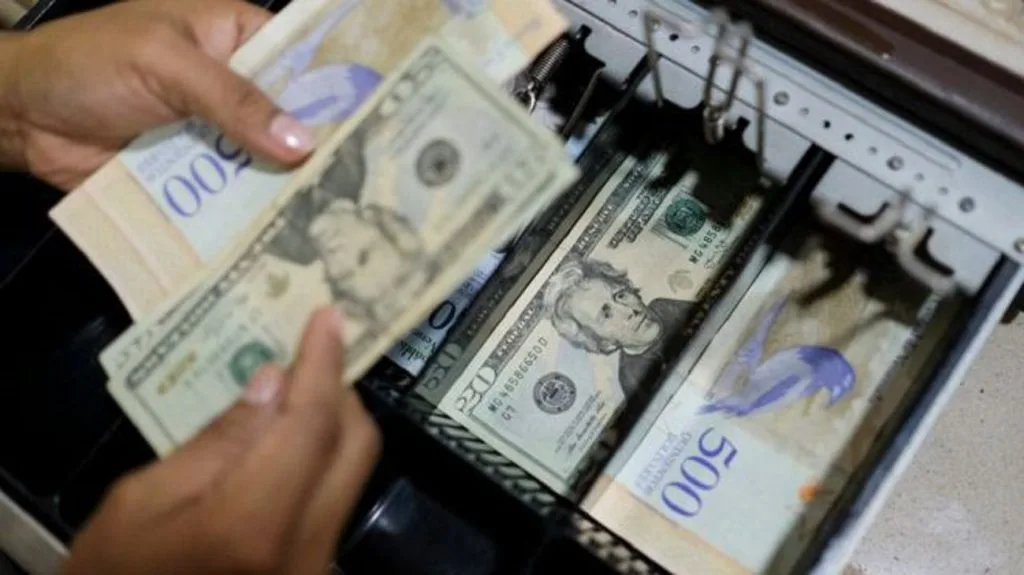 Dólar BCV arrancó la semana en ascenso y el euro avanza hacia otro techo