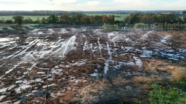 Dauerbrand: Temporäre Wasserleitung zum schwelenden Kohlebrand steht