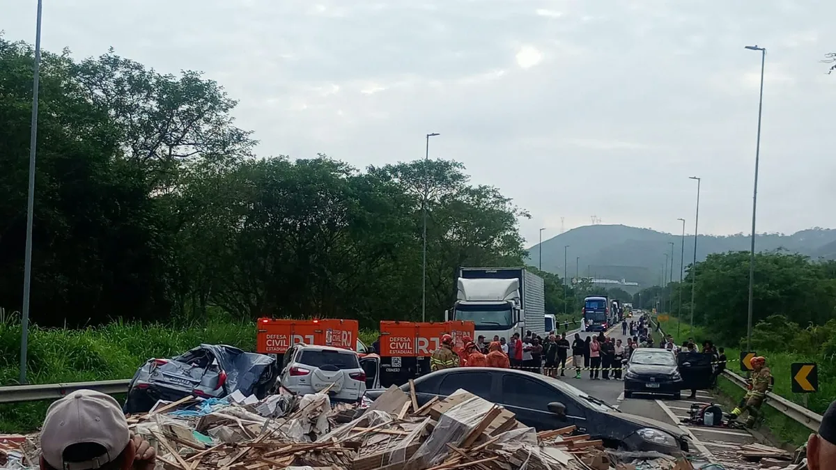 Família que morreu em acidente na BR-393 é sepultada em Juiz de Fora
