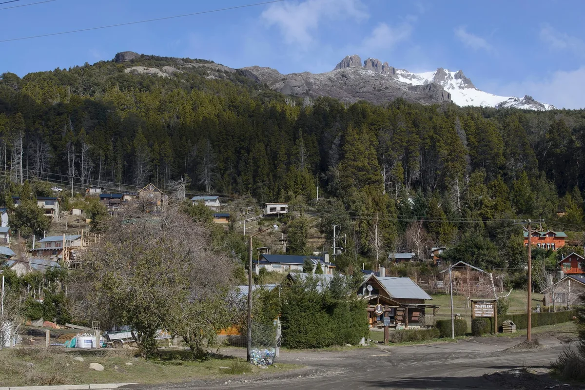 Productos vencidos: millonaria multa a un comercio de una aldea de montaña que abastece a locales y turistas patagónicos