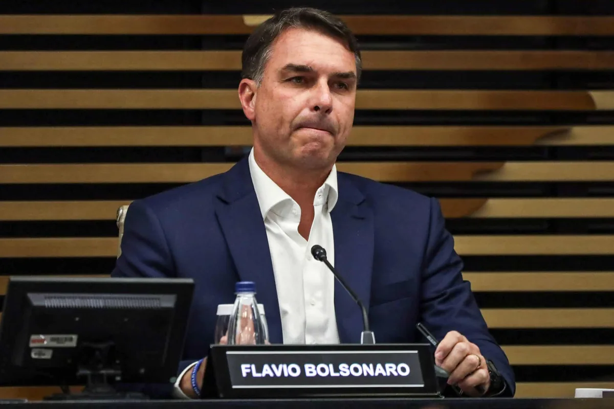 Flávio, Nikolas e aliados são alvo de ação no TSE por vídeos contra manifestantes