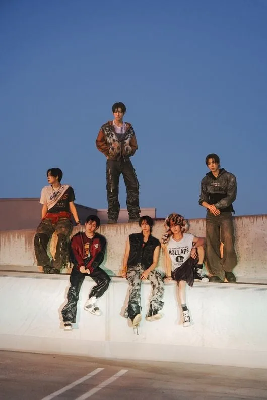 킥플립이 전하는 청춘 바이브..‘킥 오프 더 월’ MV 비하인드 공개