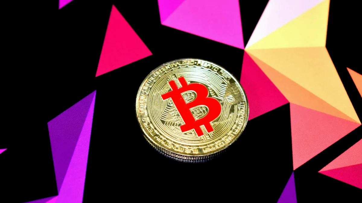 Bitcoin Holds Near $77,500 as Institutional Support Weakens at Higher Prices