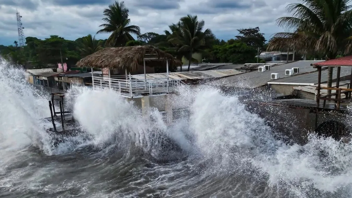 Cancelan alerta de tsunami en El Salvador tras el terremoto en Panamá