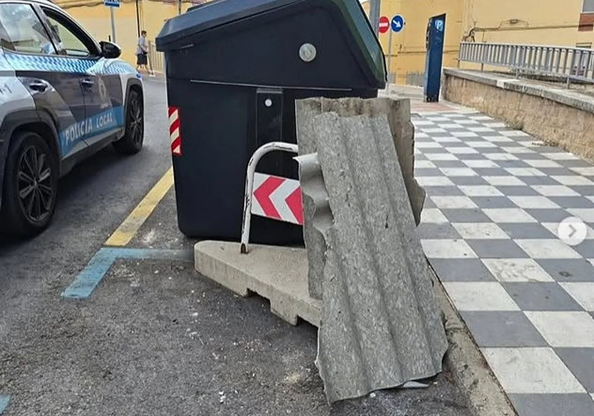 Identificado el presunto autor de un vertido de fibrocemento en la calle Jorge Torner de Cuenca