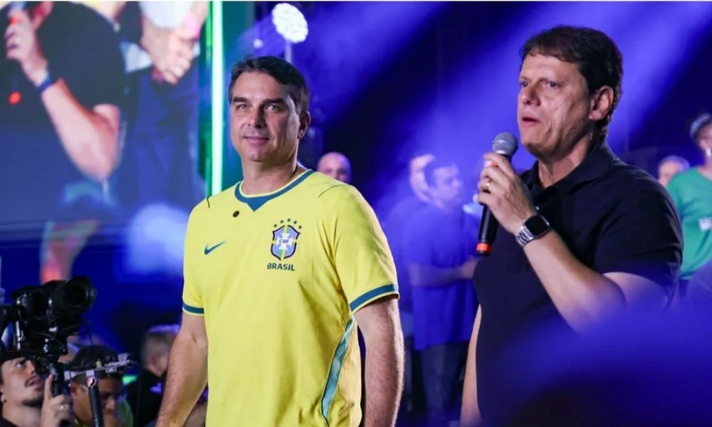 Tarcísio deve participar de ato de 7 de Setembro com Flávio Bolsonaro na Paulista