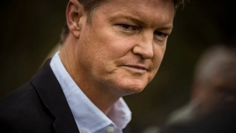 ‘Shameful con’: Labor proposes last-minute change to IBAC reform